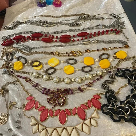 Jessica Simpson, Charming Charlie, Robert Rose to name a few ~14 necklace lot. - Picture 2 of 8